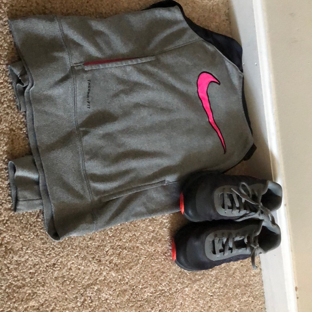 Nike shoes size 2y and hoodie sweater size small